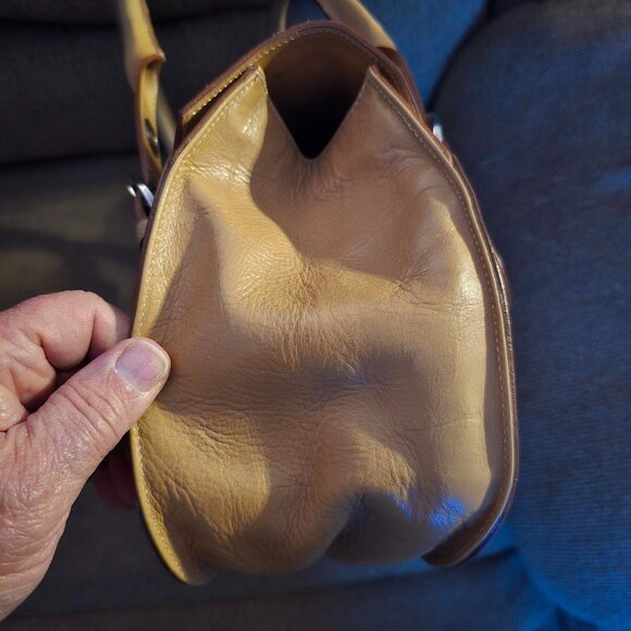 Chi Beige Leather Handbag - Picture 6 of 9